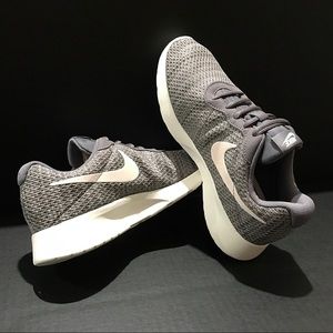 NIB Women’s Nike Tanjun Premium Casual Sneakers